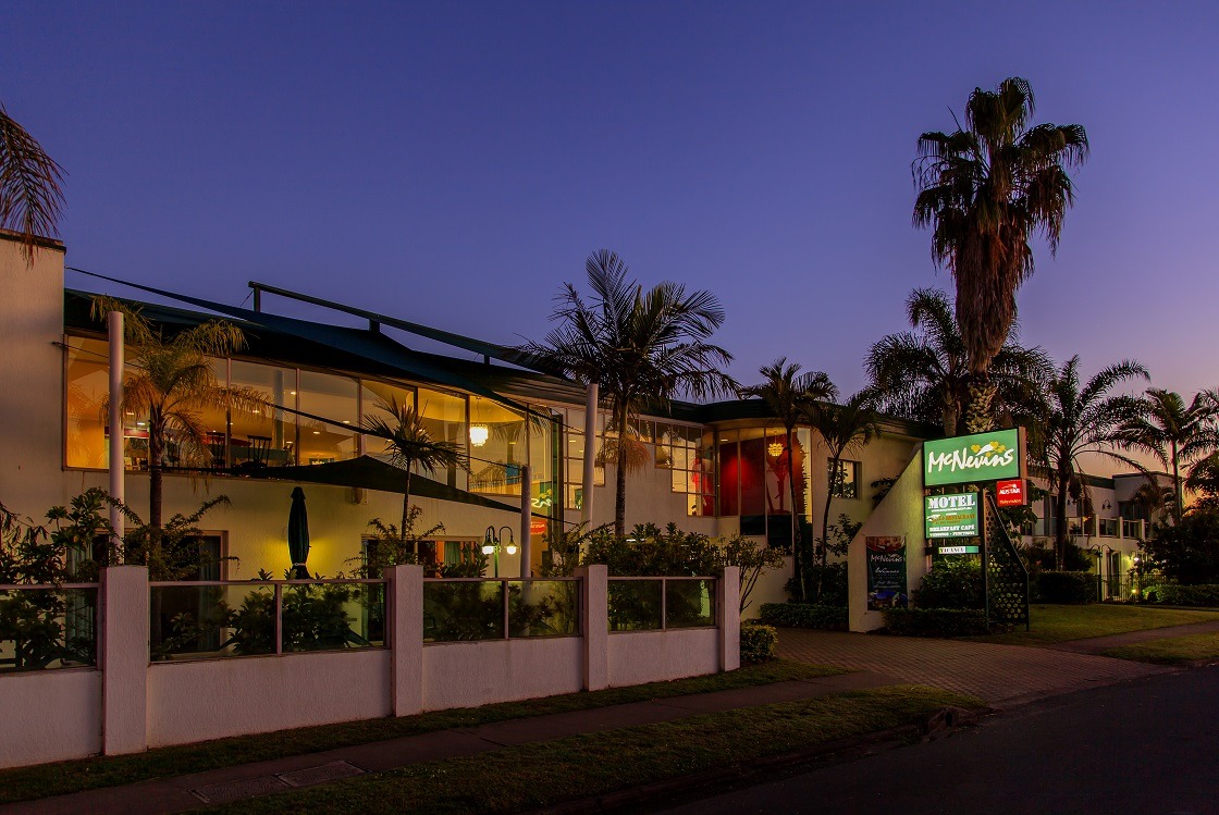 Motel form the front at twilight